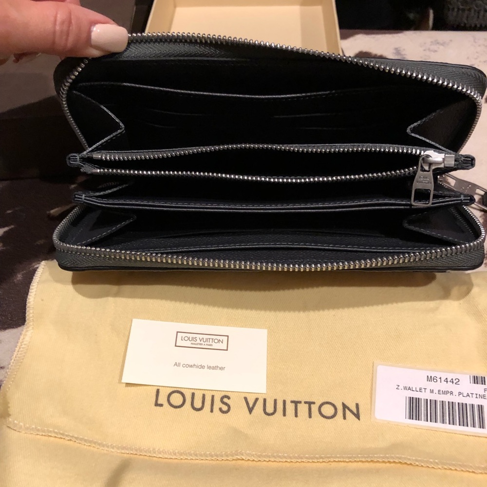Louis Vuitton authentic Empreinte zippy wallet - Picture 5 of 7